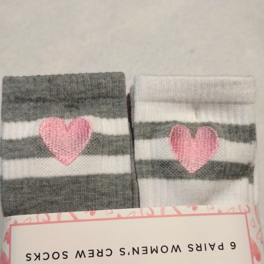 RAE DUNN Hearts Socks 6 pk - Picture 2 of 6